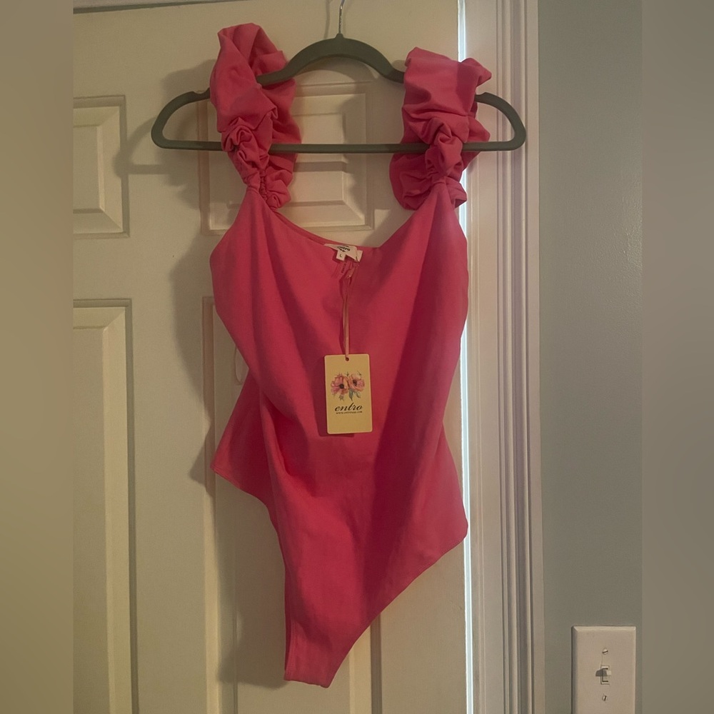 NWT sleeveless pink bodysuit with large ruffle straps, size large